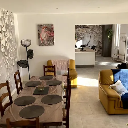 Casa de Férias Les De Pilot Lussac (Gironde)