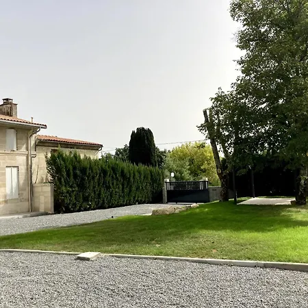 Casa de Férias Les De Pilot Lussac (Gironde)